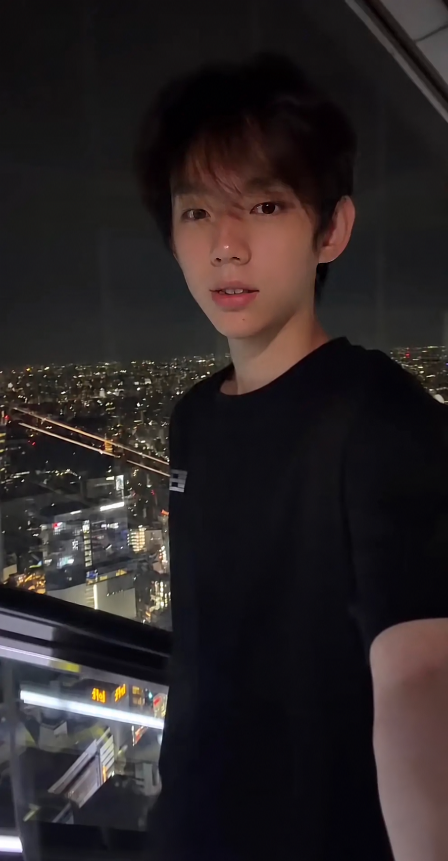 陈鹏瑞夜景生活照